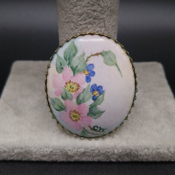 Vintage Hand Painted Mid-Century Brooch, Ceramic Painted Floral Pin, 2 Inches - Picture 4 of 8